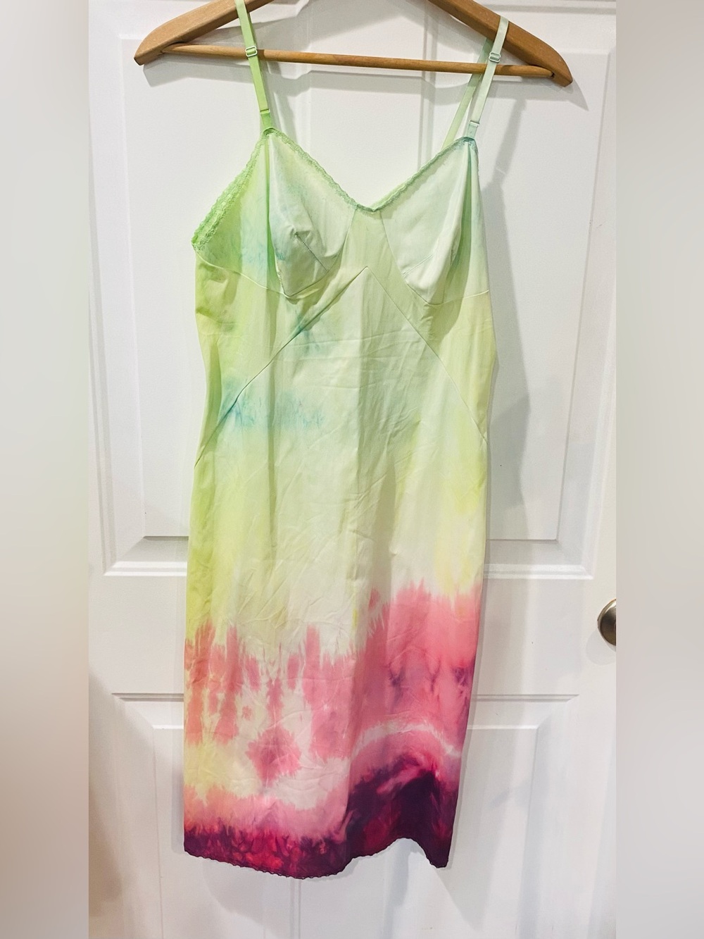 Vanity Fair Pale Green Lingerie Slip with Branded Tag size 34 L summer festival